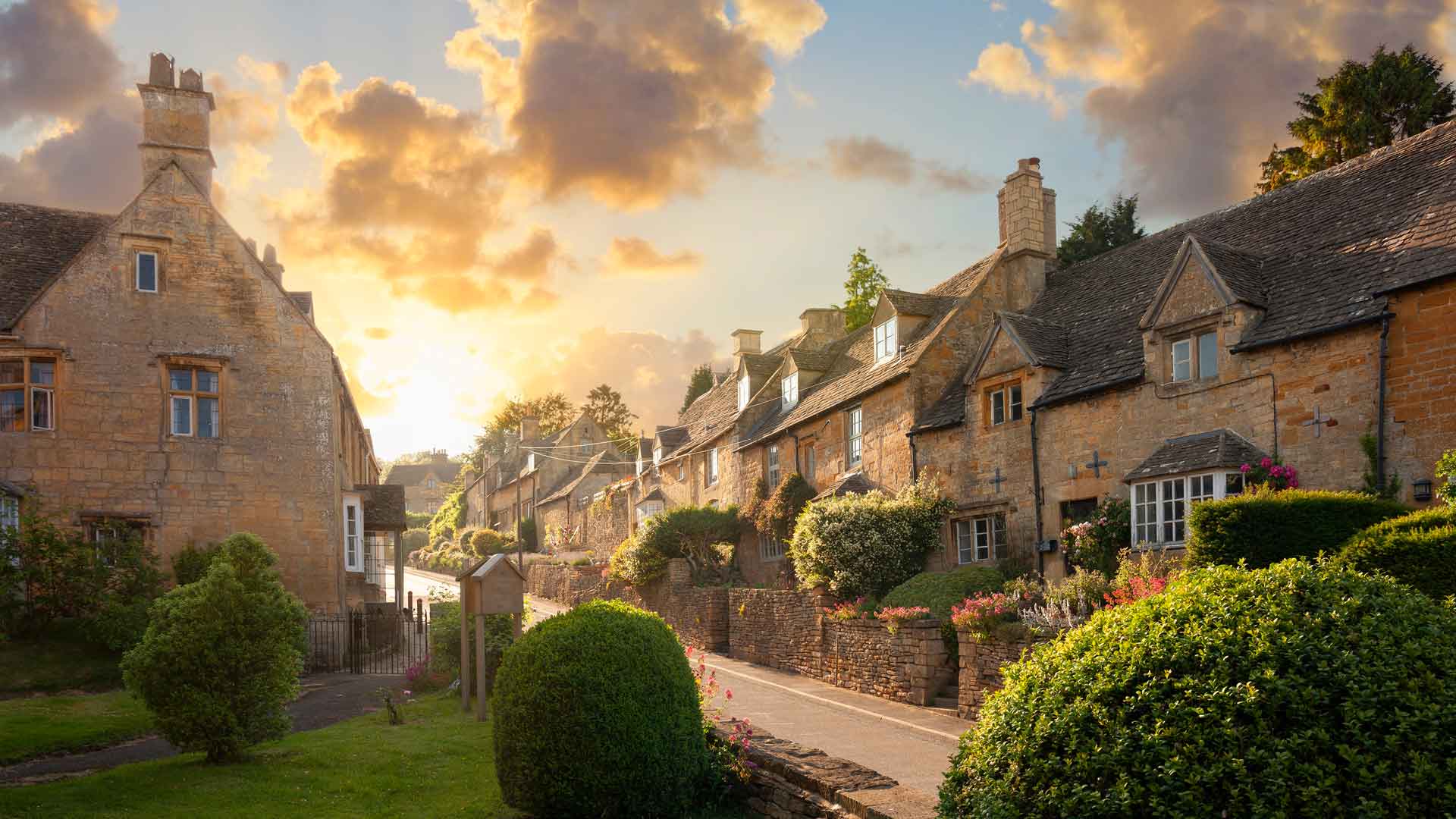Bourton-on-the-Hill-Cotswolds-SS-1125066203.jpg
