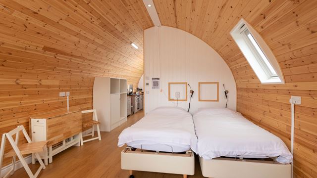 bedroom featuring twin bed with orthopaedic mattress