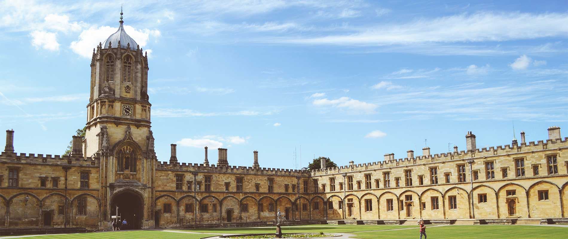 grand building of Oxford University with intreicate architecture and sand stone building