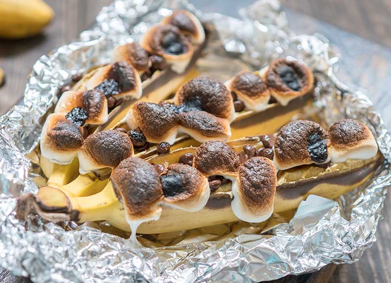 Barbecued bananas with marshmallow and chocolate